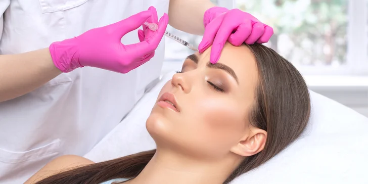 Karbónový Hollywood peeling alebo omladenie kyselinou hyalurónovou
