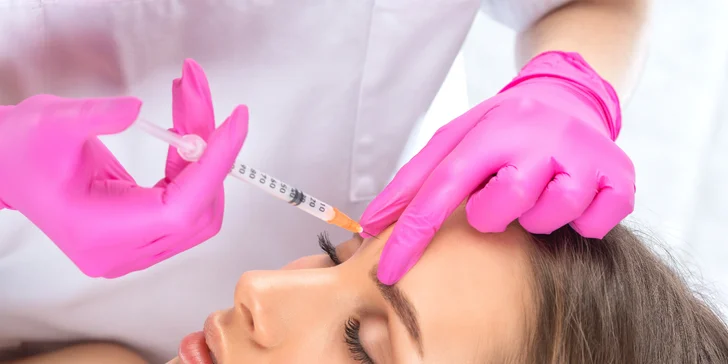 Karbónový Hollywood peeling alebo omladenie kyselinou hyalurónovou