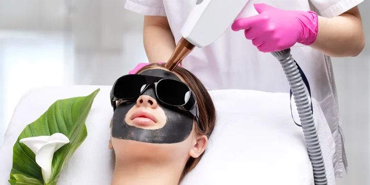 Karbónový Hollywood peeling alebo omladenie kyselinou hyalurónovou