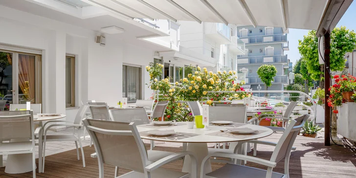 Rimini: 3* hotel pri pláži s polpenziou, bazénom a zľavou