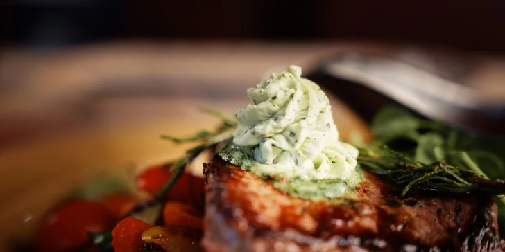 Stodola burger, richtársky tanier, rebrá alebo hovädzí rump steak