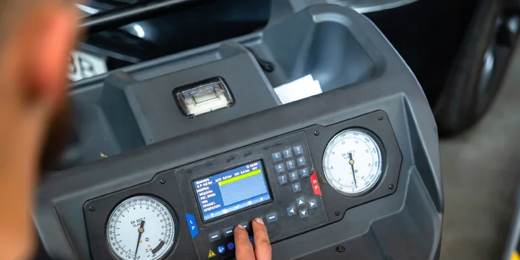 Servis a doplnenie klimatizácie chladivom R134a alebo R1234yf