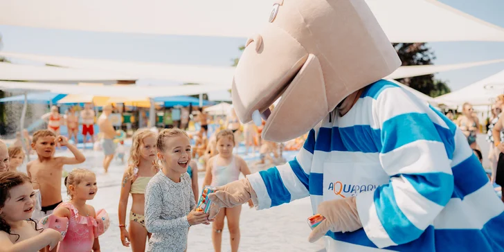 Celodenný vstup do Aquaparku Senec a 4€ späť v kreditoch: 7 bazénov, tobogany a šmykľavky
