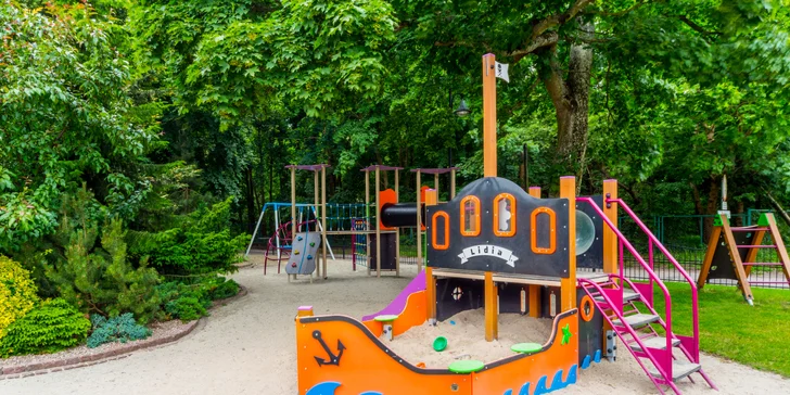 Rodinná dovolenka pri Balte: hotel s wellness, raňajky či polpenzia, herňa pre deti a more 150 metrov