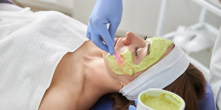 Letná dávka hydratácie pre vašu pleť: Kozmetické ošetrenia v Maya beauty