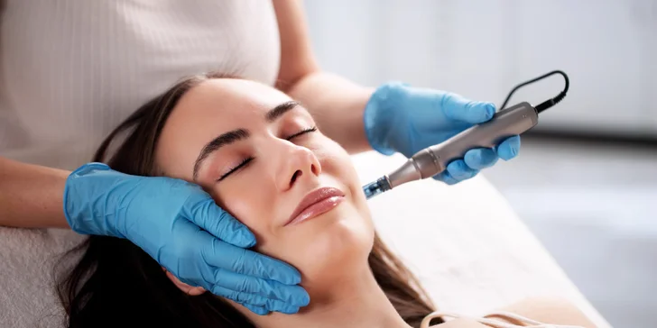 Letná dávka hydratácie pre vašu pleť: Kozmetické ošetrenia v Maya beauty