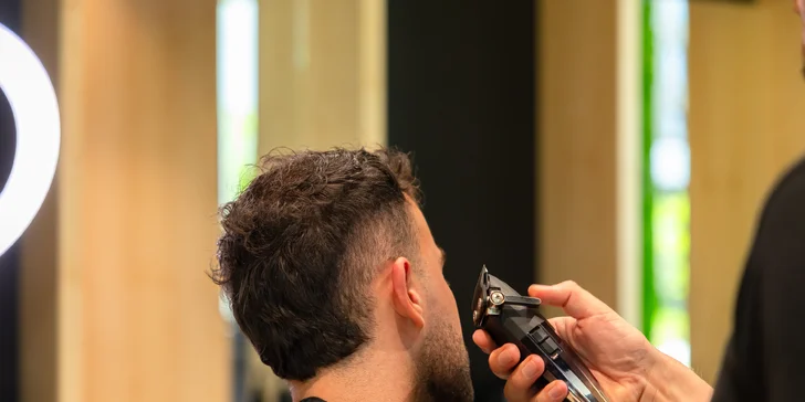 Barberské služby: pánsky strih a úprava brady strojčekom alebo britvou v BEGENTLEMAN BARBER & STORE