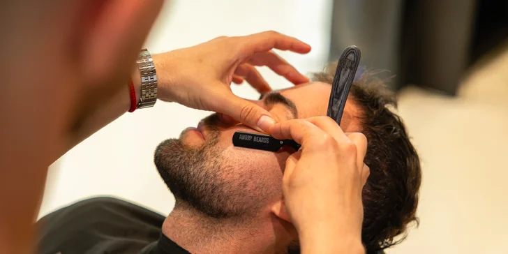 Barberské služby: pánsky strih a úprava brady strojčekom alebo britvou v BEGENTLEMAN BARBER & STORE