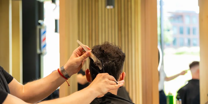 Barberské služby: pánsky strih a úprava brady strojčekom alebo britvou v BEGENTLEMAN BARBER & STORE
