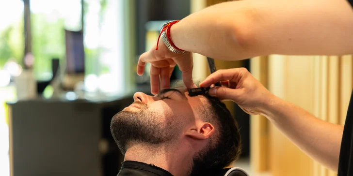 Barberské služby: pánsky strih a úprava brady strojčekom alebo britvou v BEGENTLEMAN BARBER & STORE