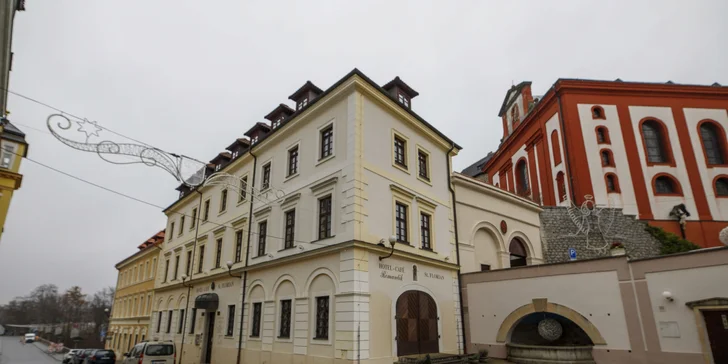 Dovolenka v podhradí: pobyt s raňajkami pri hrade Loket, vstup do dvoch múzeí v cene