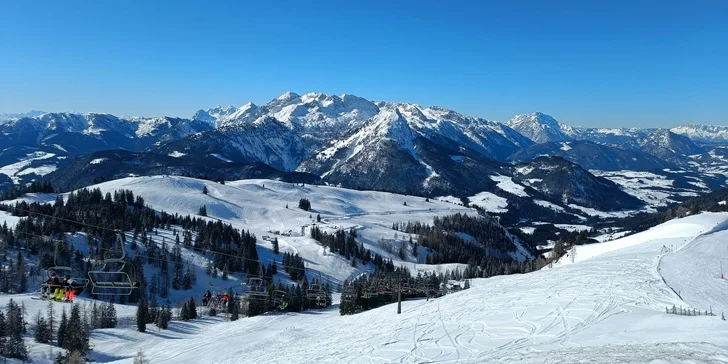 Dachstein s neobmedzeným wellness a polpenziou: hotel 200 m od lanovky