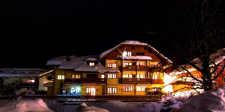 Dachstein s neobmedzeným wellness a polpenziou: hotel 200 m od lanovky