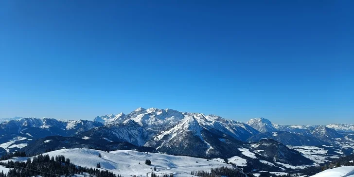 Dachstein s neobmedzeným wellness a polpenziou: hotel 200 m od lanovky