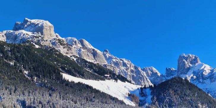 Dachstein s neobmedzeným wellness a polpenziou: hotel 200 m od lanovky