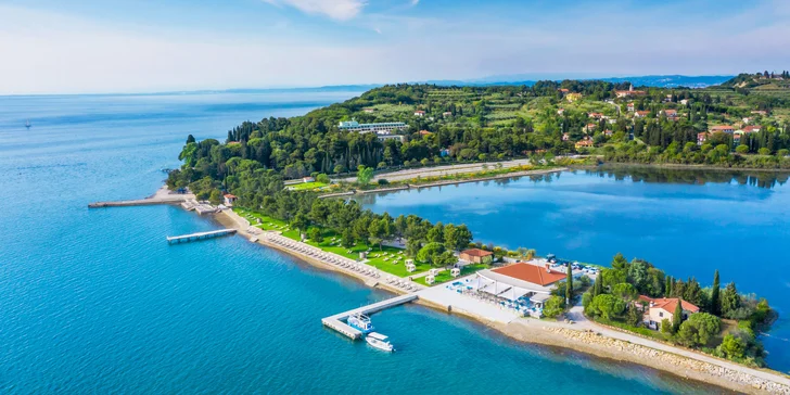 Pobrežné letovisko Strunjan: hotel priamo pri pláži, vr. raňajky a neobmedzeného wellness