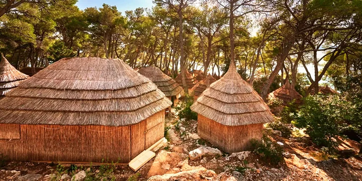 Super plážový rezort v Pakoštane: ubytovanie v bungalove, plná penzia a množstvo atrakcií zadarmo