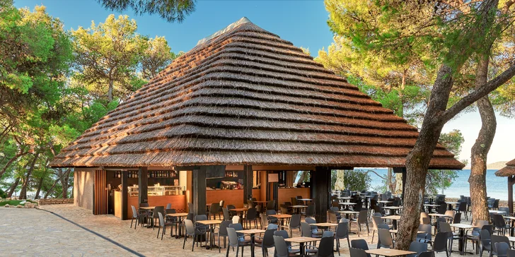 Super plážový rezort v Pakoštane: ubytovanie v bungalove, plná penzia a množstvo atrakcií zadarmo