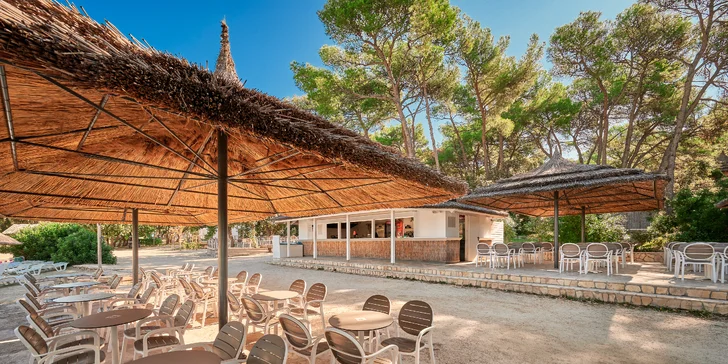 Super plážový rezort v Pakoštane: ubytovanie v bungalove, plná penzia a množstvo atrakcií zadarmo