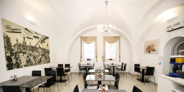 Pobyt v centre Českých Budějovíc: historická budova, raňajky a fľaša prosecca