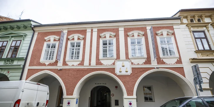 Pobyt v centre Českých Budějovíc: historická budova, raňajky a fľaša prosecca