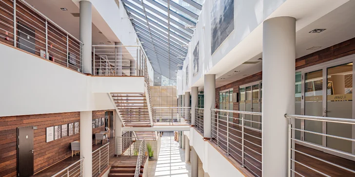 Dovolenka pri Balte: 5* hotel so súkromnou plážou, polpenzia aj neobmedzený vstup do termálneho wellness