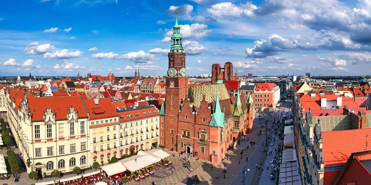 Pobyt v modernom hoteli vo Vroclave: raňajky alebo polpenzia a sauna