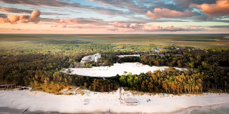 Dovolenka pri Balte: 5* hotel so súkromnou plážou, polpenzia aj neobmedzený vstup do termálneho wellness