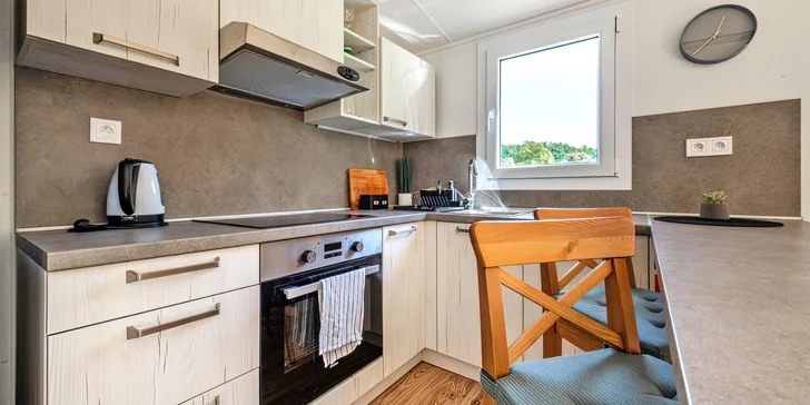 V prírode, ale predsa blízko mesta: zažite Bojnice vďaka novému plne vybavenému mobilnému domčeku aj s raňajkami v piknikovom koši