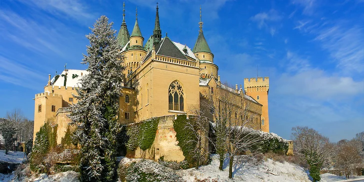 V prírode, ale predsa blízko mesta: zažite Bojnice vďaka novému plne vybavenému mobilnému domčeku aj s raňajkami v piknikovom koši