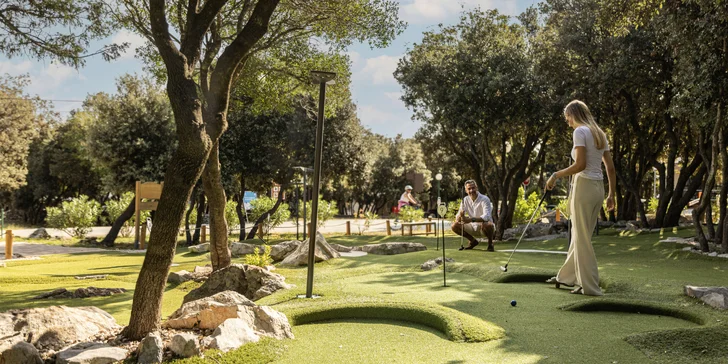 Mobilné domčeky v kempingovom rezorte na Jadrane: ostrov Lošinj s delfínmi a nádhernými plážami