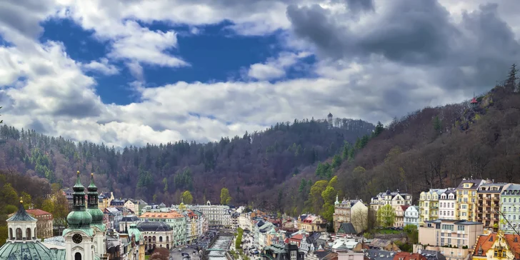 4* pobyt v centre Karlových Varov: ubytovanie s raňajkami alebo polpenziou, wellness aj masážou