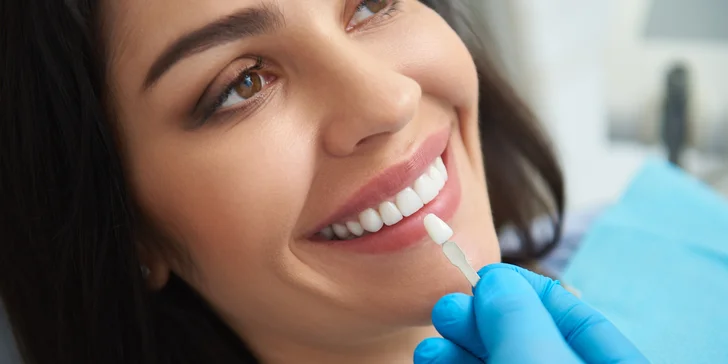 Špičková Aurel Clinic: Zľava na facelift, zubné korunky či prsné implantáty