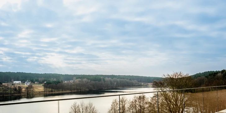 Nový hotel pri jazere Wisełka: pláže Baltu aj Volyňský park na dosah, wellness a polpenzia v cene