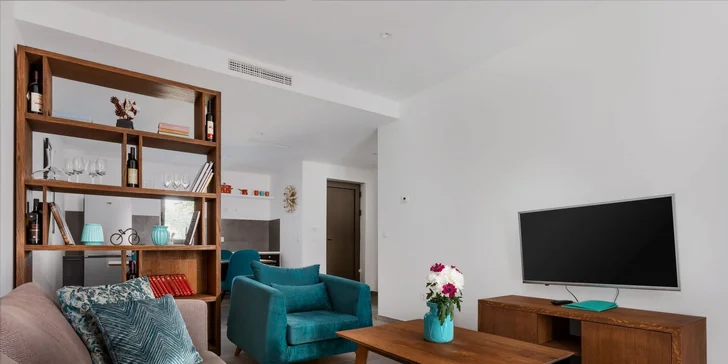 Dovolenka v Čiernej Hore pre 2-5 osôb: hotel 450 m od mora, raňajky aj bazén