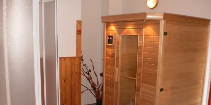 Romantika vo dvojici: fínska a infra sauna + jacuzzi