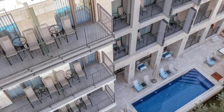 Dovolenka v Čiernej Hore pre 2-5 osôb: hotel 450 m od mora, raňajky aj bazén