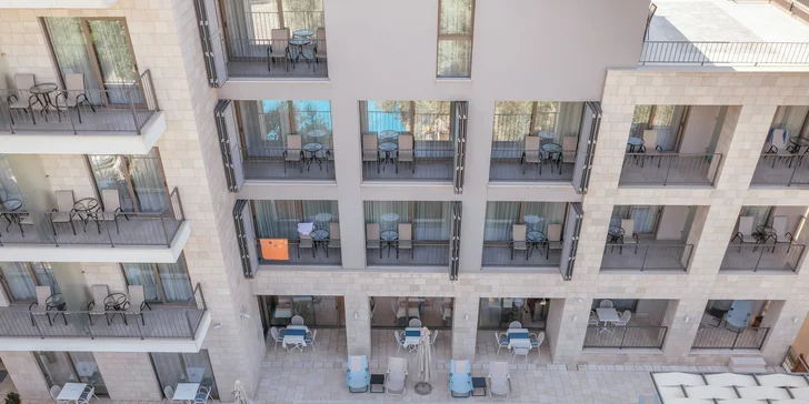 Dovolenka v Čiernej Hore pre 2-5 osôb: hotel 450 m od mora, raňajky aj bazén