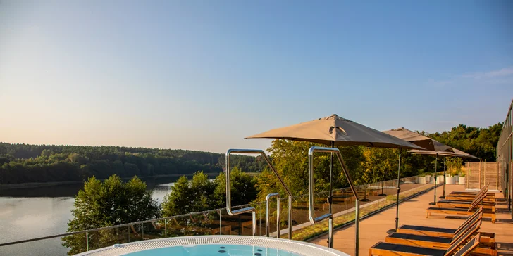 Nový hotel pri jazere Wisełka: pláže Baltu aj Volyňský park na dosah, wellness a polpenzia v cene
