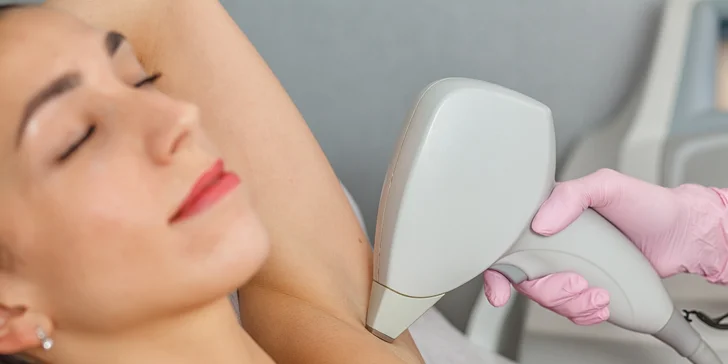Laserová epilácia pre dámy: Horná pera, brada, podpazušie, predkolenie, stehná či bikiny