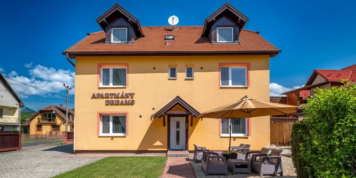 Rodinná atmosféra v apartmánovom dome so záhradou, altánkom, grilom aj detským ihriskom, aquapark na skok