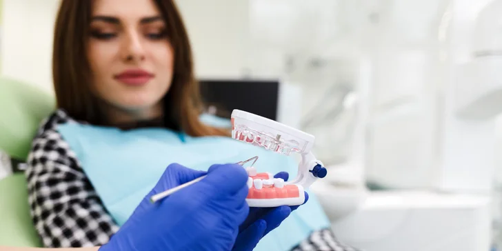 Dentálna hygiena, bielenie zubov alebo štýlový zubný šperk