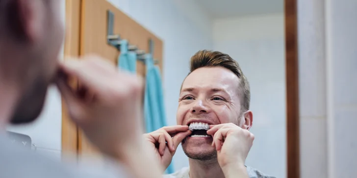 Dentálna hygiena, bielenie zubov alebo štýlový zubný šperk