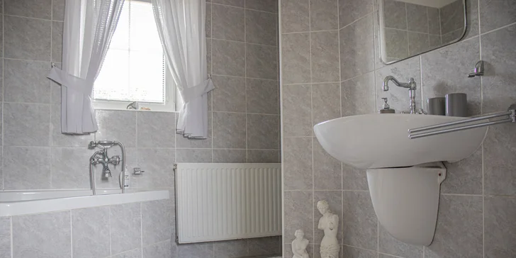 Liečebný relax v Luhačoviciach: nové apartmány so záhradou, raňajky aj kúpeľ vo wellness sude