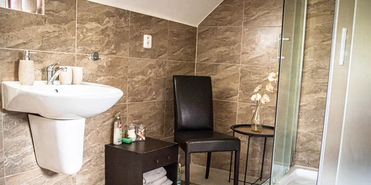 Liečebný relax v Luhačoviciach: nové apartmány so záhradou, raňajky aj kúpeľ vo wellness sude