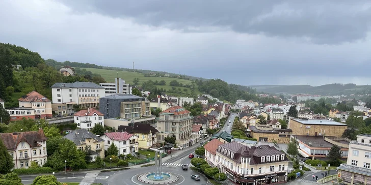Liečebný relax v Luhačoviciach: nové apartmány so záhradou, raňajky aj kúpeľ vo wellness sude