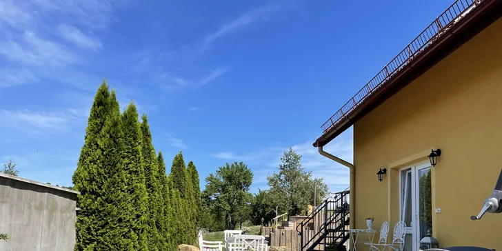 Liečebný relax v Luhačoviciach: nové apartmány so záhradou, raňajky aj kúpeľ vo wellness sude