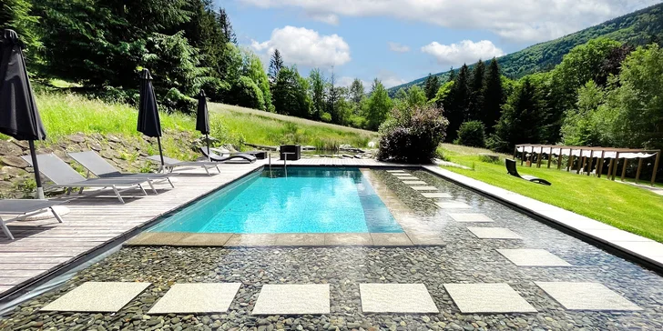 Dovolenka v Beskydách: luxusný dizajnový garden hotel s vynikajúcou kuchyňou, wellness a prírodným kúpaním