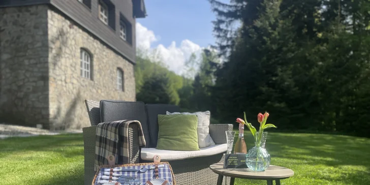 Dovolenka v Beskydách: luxusný dizajnový garden hotel s vynikajúcou kuchyňou, wellness a prírodným kúpaním