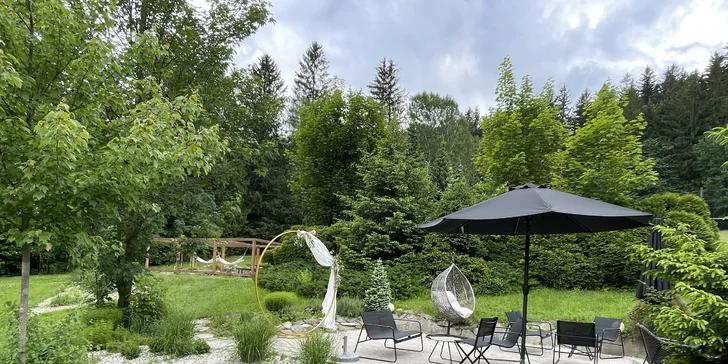 Dovolenka v Beskydách: luxusný dizajnový garden hotel s vynikajúcou kuchyňou, wellness a prírodným kúpaním